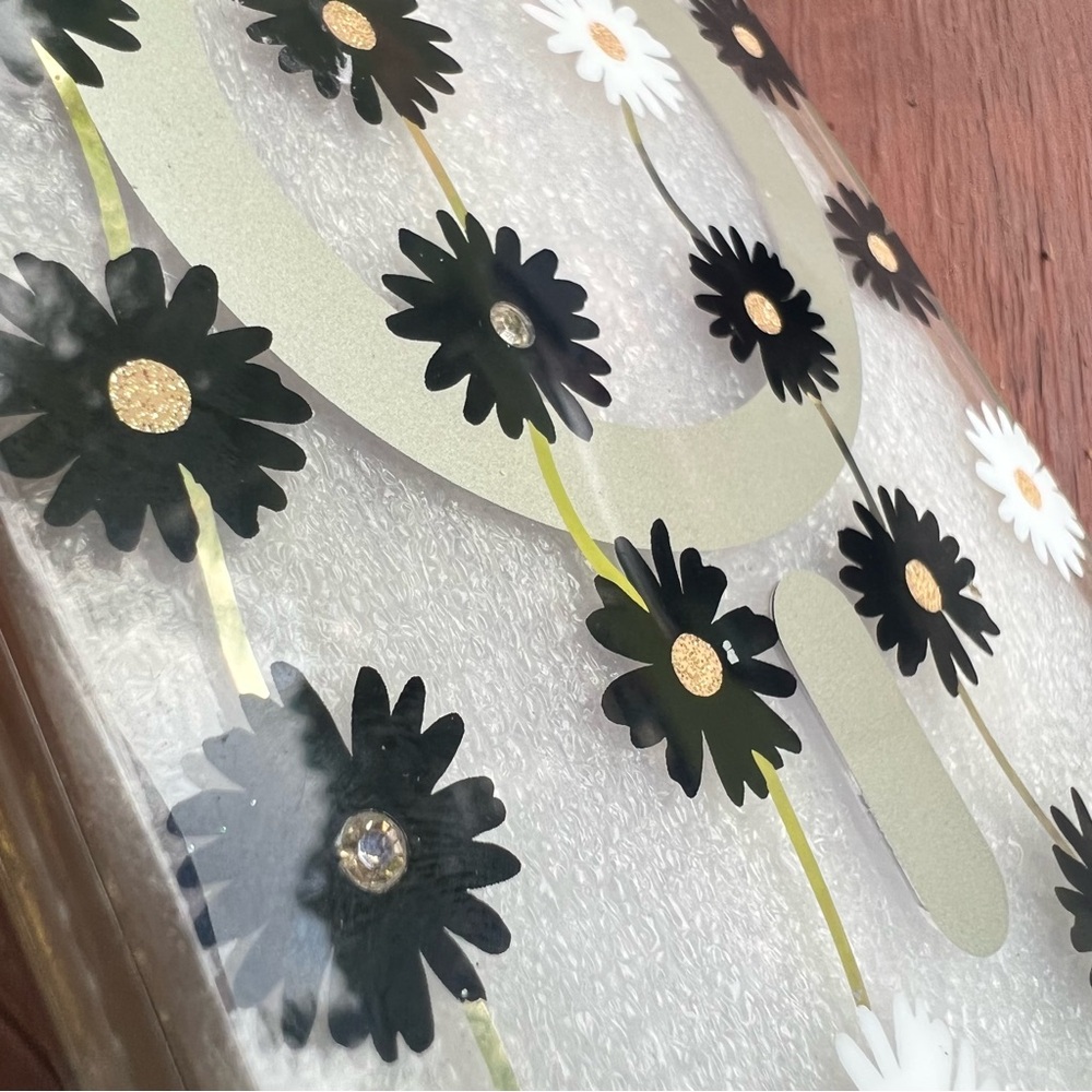 NO FLAWS LIKE NEW Kate Spade Clear Daisy iPhone Case - Black & White Daisies - Picture 5 of 10